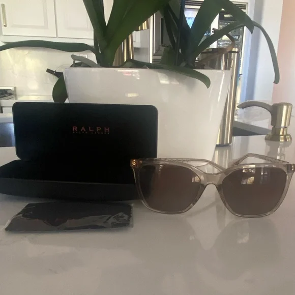 Ralph Lauren Sunglasses RA5328U - Picture 3 of 7